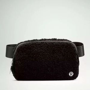Lululemon Everywhere Belt bag Fleece